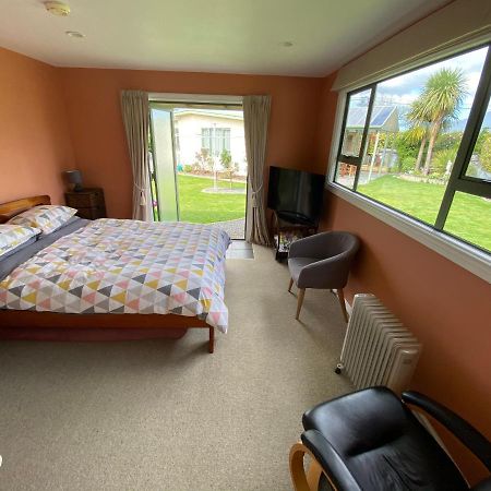 Cosy, Central Greytown Sleepout Exterior foto
