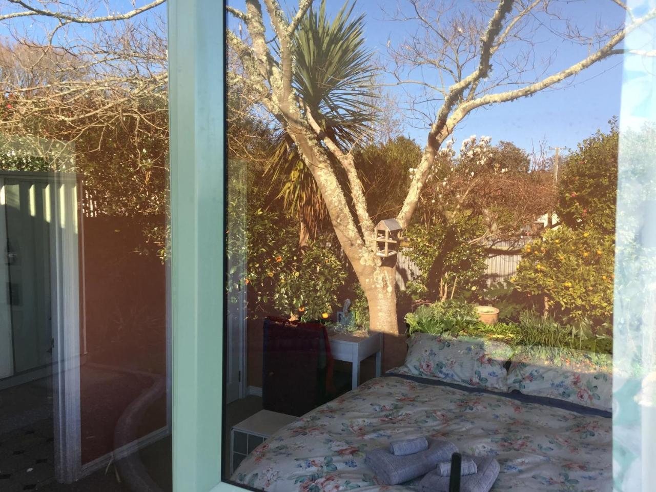 Cosy, Central Greytown Sleepout Exterior foto