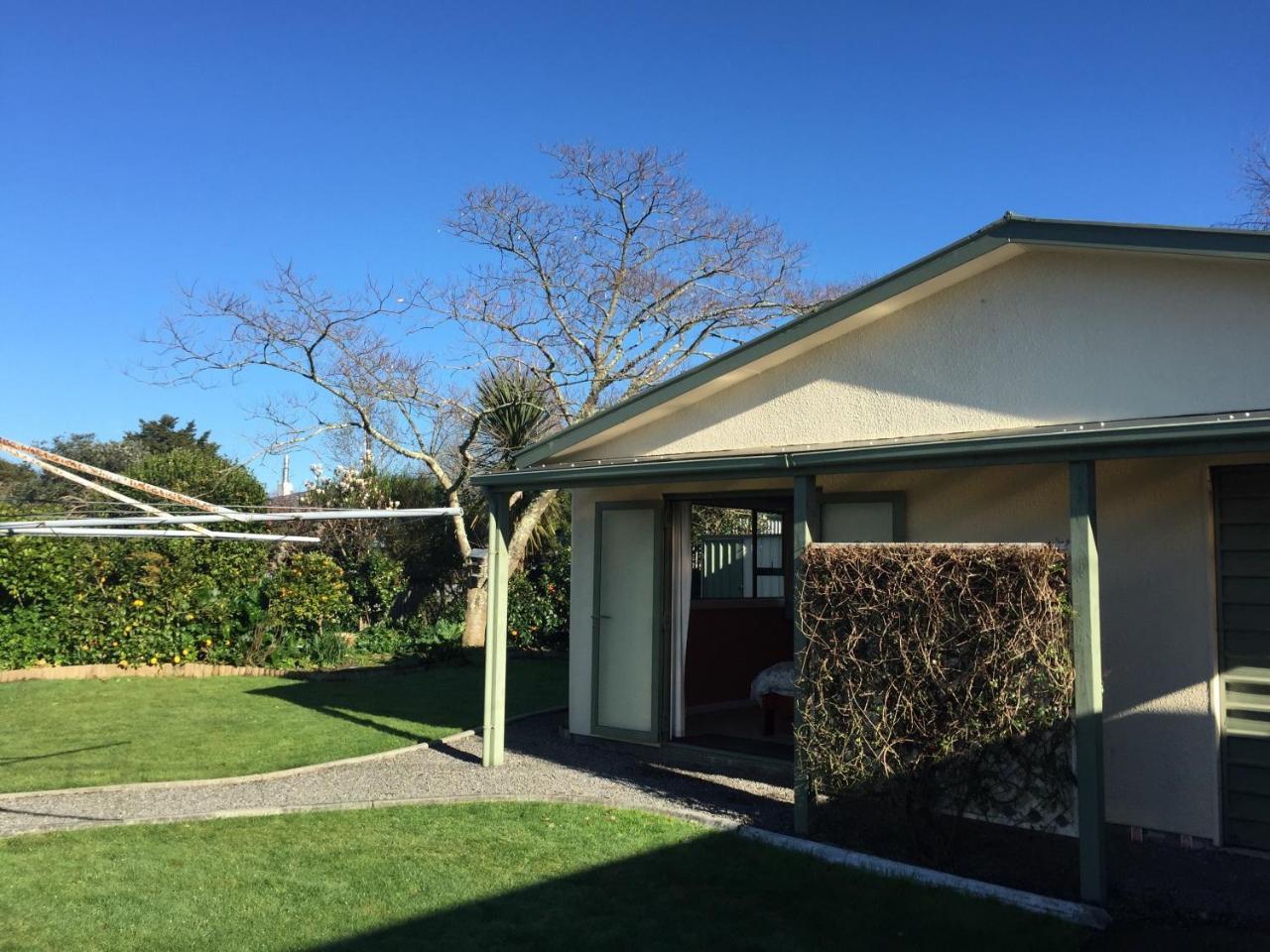 Cosy, Central Greytown Sleepout Exterior foto